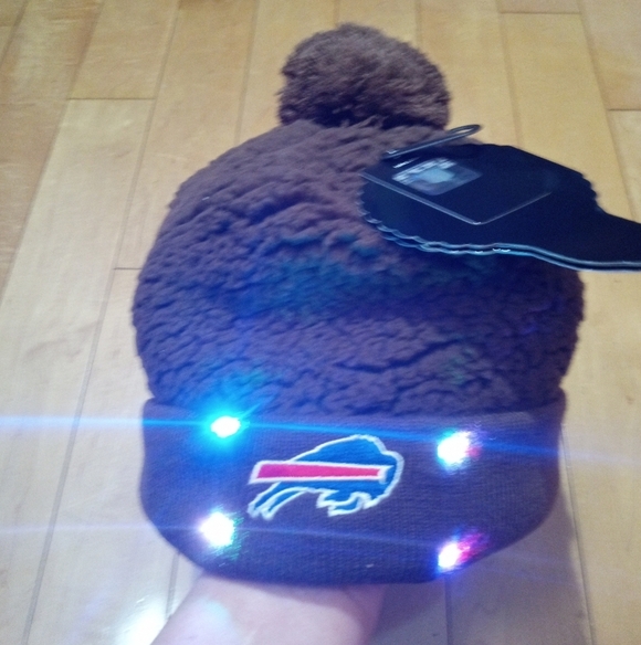 NFL Buffalo Bills Light em' up hat and mitten set - Picture 6 of 8